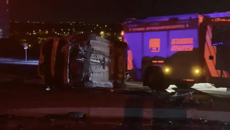 Havalimanı Yolunda Feci Kaza: 6 Yaralı, Araç Takla Attı!