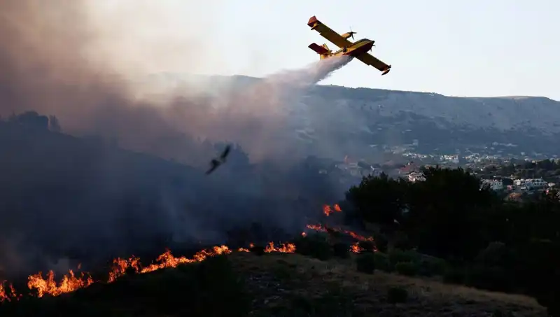 Sakız Adası'ndaki Yangın Kontrol Altına Alındı, Fakat Kalıntılar Göze Çarpıyor