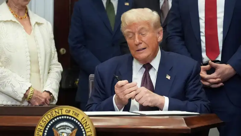 Trump, Beyaz Saray'a 200 Milyon Dolarlık Lüks Yenileme Projesiyle Dönüyor