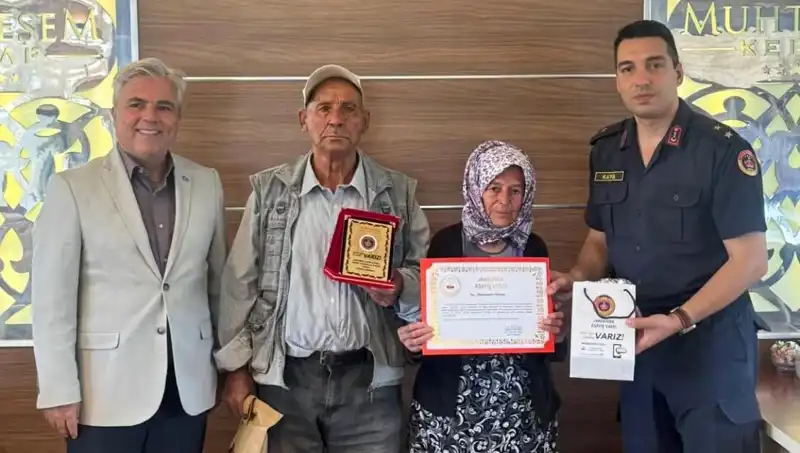 Aile, Tek Varlıkları Olan Evi Jandarmaya Bağışlayarak Duygusal Bir Mesaj Verdi