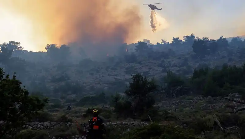 Egirboz Adası'nda Orman Yangını: Acil Durum Sonrası İki Köy Tahliye Edildi
