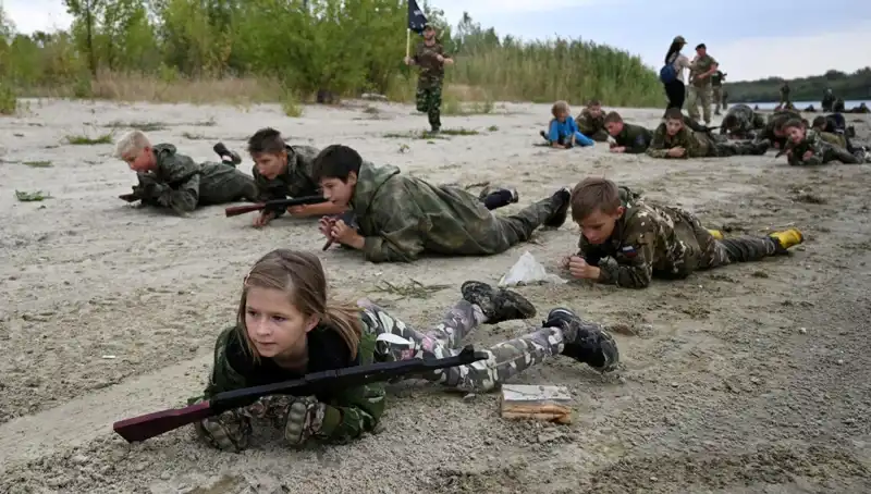 Rusya'da Çocuk Askerler: 8 Yaşındaki Savaşçıların Şok Edici Hikayesi