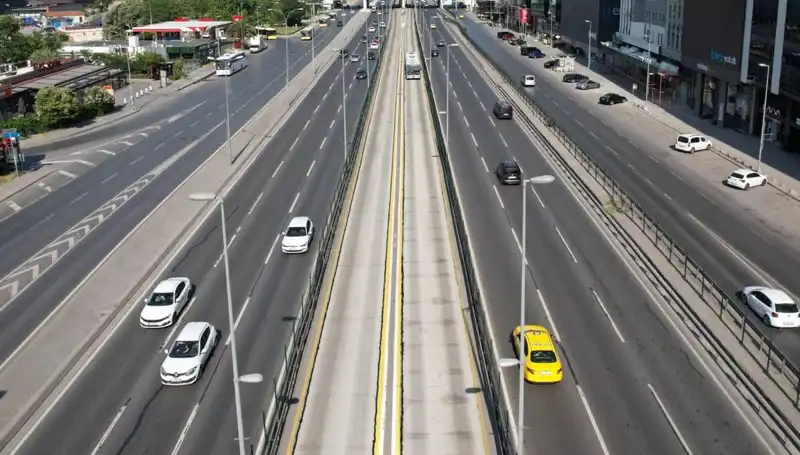 İstanbul Bayramda Havaalanları Boşaldı, Yollar Sessizleşti