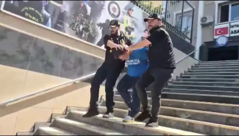 Ümraniye’de Şok Gasp Olayı: 600 Bin Lira Değerinde Bilezikler Çalındı