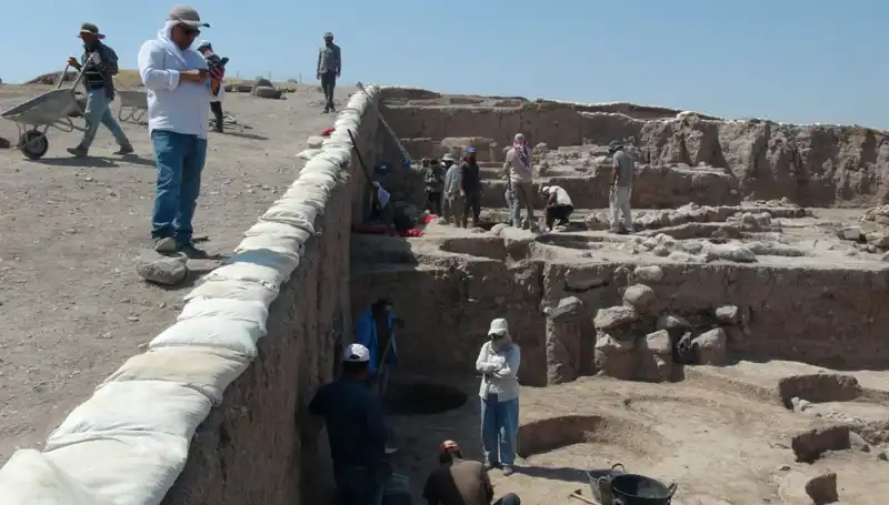 Kilis Oylum Höyük'te Sıcak Havada Kazı Çalışmaları Devam Ediyor