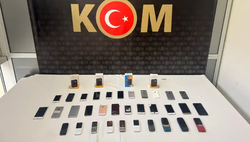 Gümrük Kaçağı 37 Cep Telefonu Ele Geçirildi: Şok Detaylar!