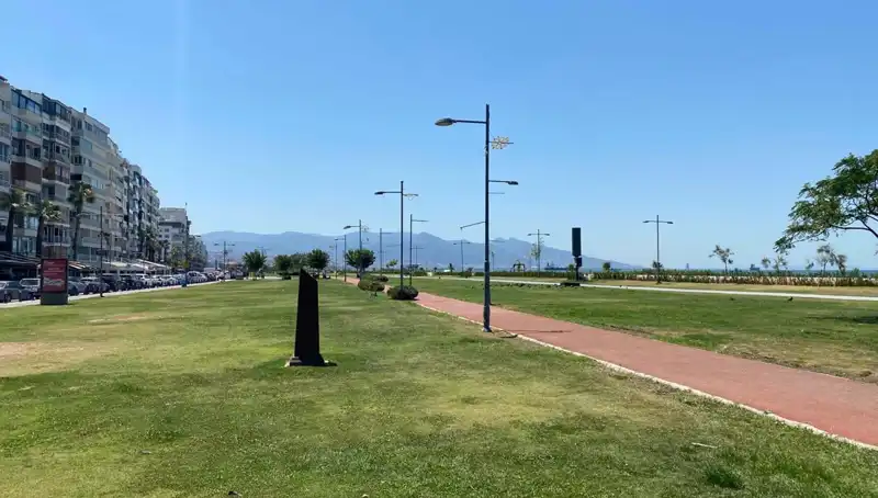 İzmir Kordonu Sıcak Hava Dalgasında Boş Kaldı: Rekor Sıcaklıklar Yaşandı