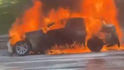 15 Temmuz Şehitler Köprüsü’nde Trafik Kilitlendi: Araç Yangını Panik Yarattı