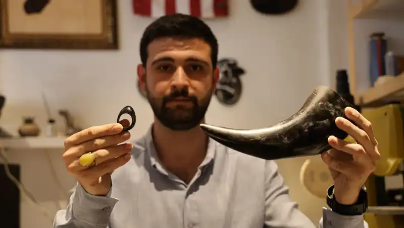 Türk Savaşçıların Özel Ekipmanı: Manda Boynuzundan Yaratılan Tarihî Bir Geleneği Keşfedin