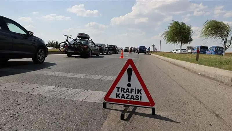 Adana’da Feci Trafik Kazası: Kamyon ile Otomobil Çarpıştı, Can Kaybı Var!