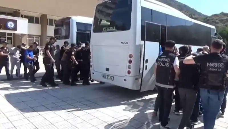 Amasya'da Uyuşturucu Operasyonu: 13 Kişi Tutuklandı, Ayrıntılar Ortaya Çıktı