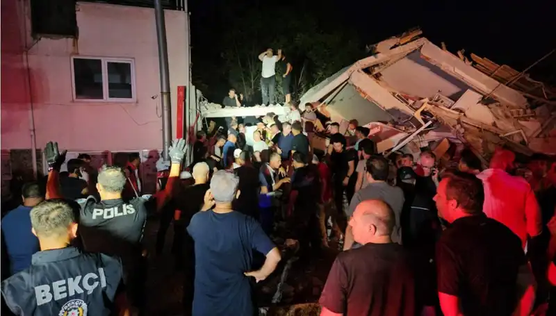 Balıkesir Sındırgı'da Büyük Deprem: Hayat Kayıpları ve Yaralılar