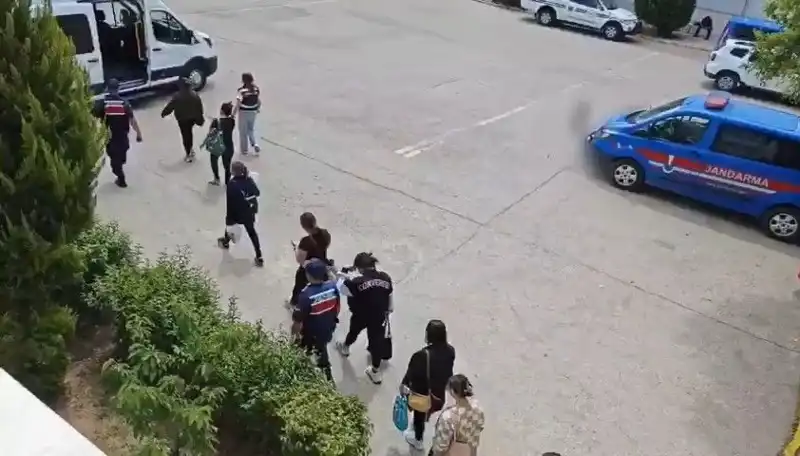 Taylandlı Kadınlara Fuhuş Vaadi: Çalışma ve Oturma İzinleri Nasıl Manipüle Edildi?