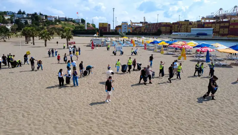 Plajlarda Çevre Temizliği: Deniz Kenarında Farkındalık Yaratıldı