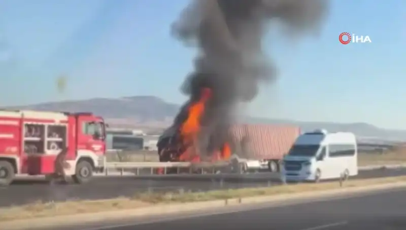 Ankara'da TIR Yangını: Feci Kaza Ortalığı Korku Sarmaladı