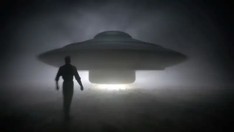 UFO Uzmanı Şok Açıklamada Bulundu: "Uzaylılar Masum İnsanları Hedef Alıyor"