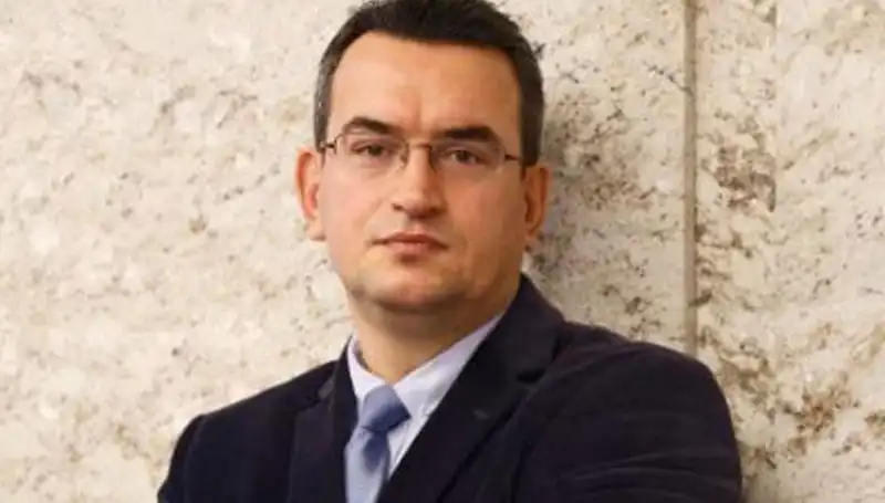 Metin Gürcan: DEVA Partisi'nin Görme Engelli Kurucu Üyesinin Hayat Hikayesi
