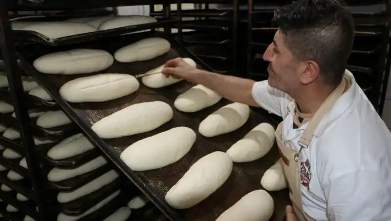 Çetin Sıcaklarda 250 Derecelik Fırınların Önünde Mesai: İnsana Düşkünlük