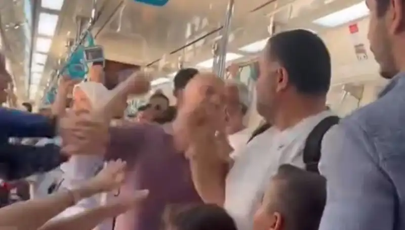 Marmaray’da Yumruklar Konuştu: Yolcular Arasında Kavga Çıktı