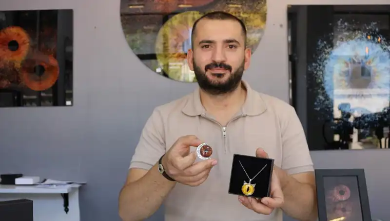 İris Fotoğraflarını Takı ve Tablolara Dönüştüren Sanatçı: İlk Uygulayan Benim