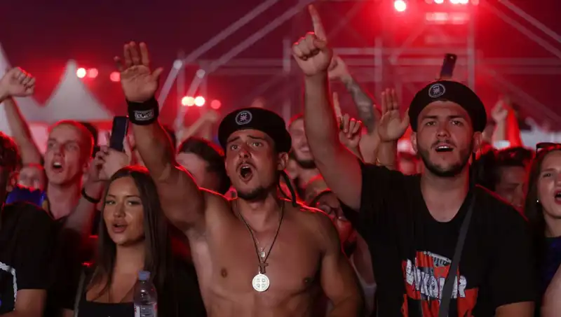 Thompson Konserinde Gerçekleşen Nazi Selamı İle Şok Edici Skandal