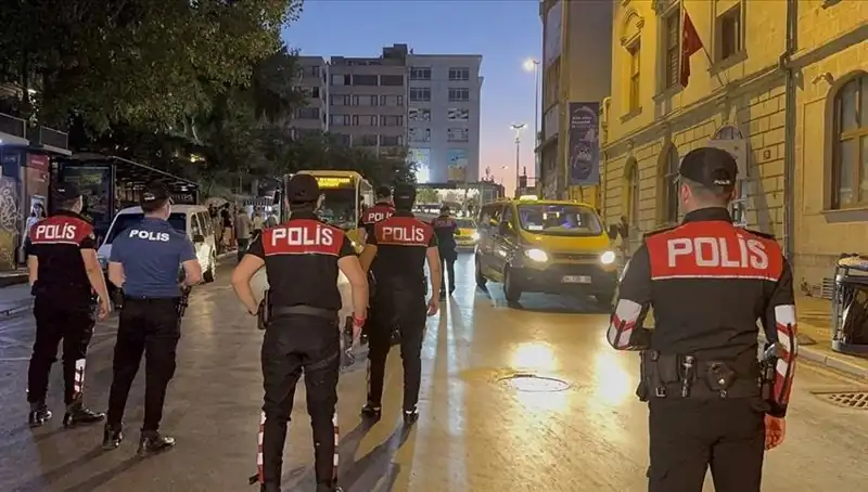 İstanbul'da Asayiş Operasyonu: 4 Saat içinde Yüzlerce Gözaltı Gerçekleşti