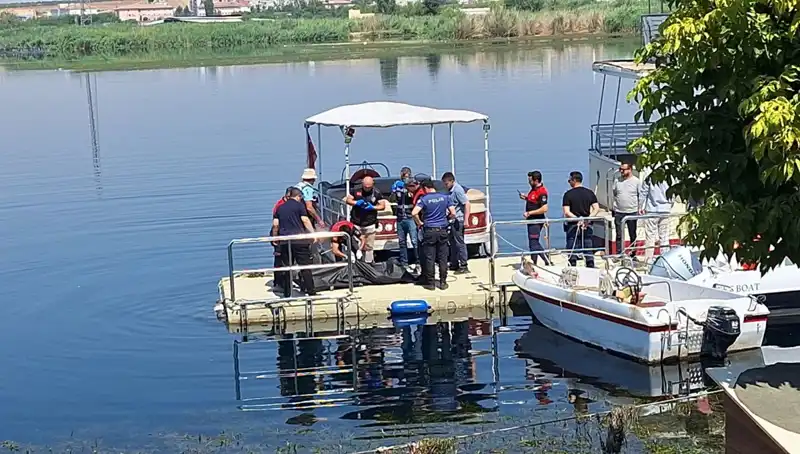 Fırat Nehri'nde Bulunan Erkek Cesedi Olayı Gizemini Koruyor