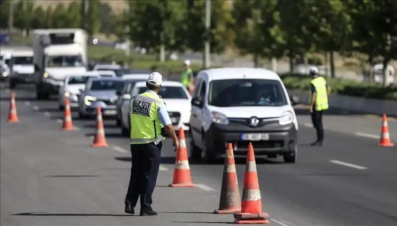 Konvoy Protestosu: Tüneli Kapatan Araçlar Trafiği Felç Etti