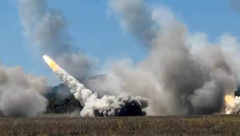 Avustralya'nın Askeri Tarihinde Bir İlk: HIMARS Atışı Gerçekleştirildi!