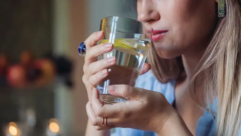 Harvardlı Uzmandan Çarpıcı Açıklama: Limonlu Su Gerçekten Sağlıklı mı?