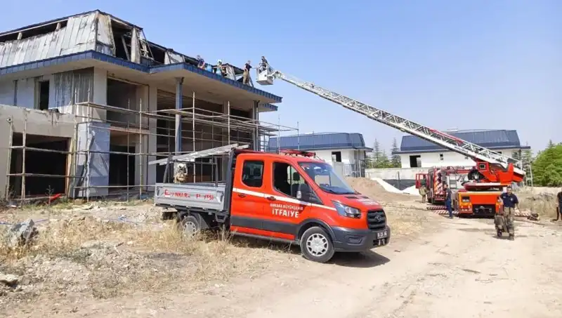 Gölbaşı'ndaki Villaların Arasındaki Yangın Paniğe Neden Oldu