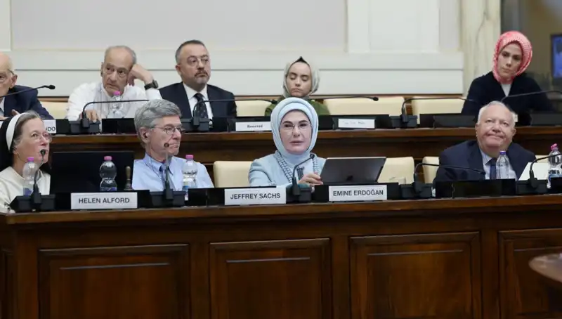 Emine Erdoğan, Vatikan'da "Dünya 5'ten Büyüktür" Mesajı Verdi