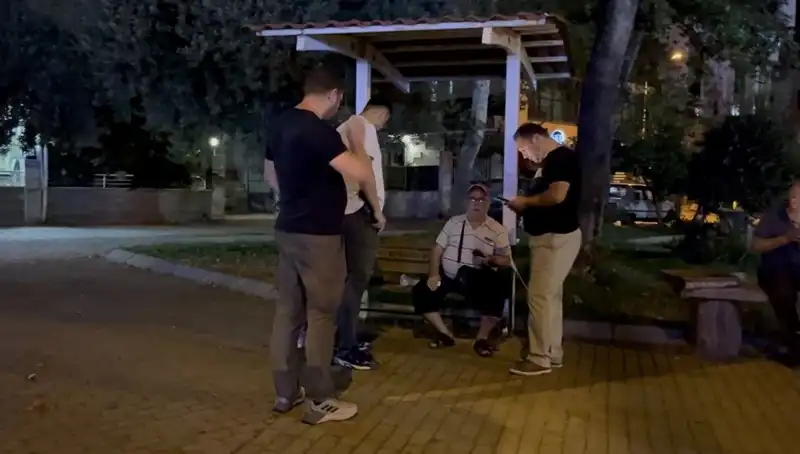 Kısmı Görme Kaybı Olan Adamın Telefonunu Çalan Hırsızlar Yakalandı!